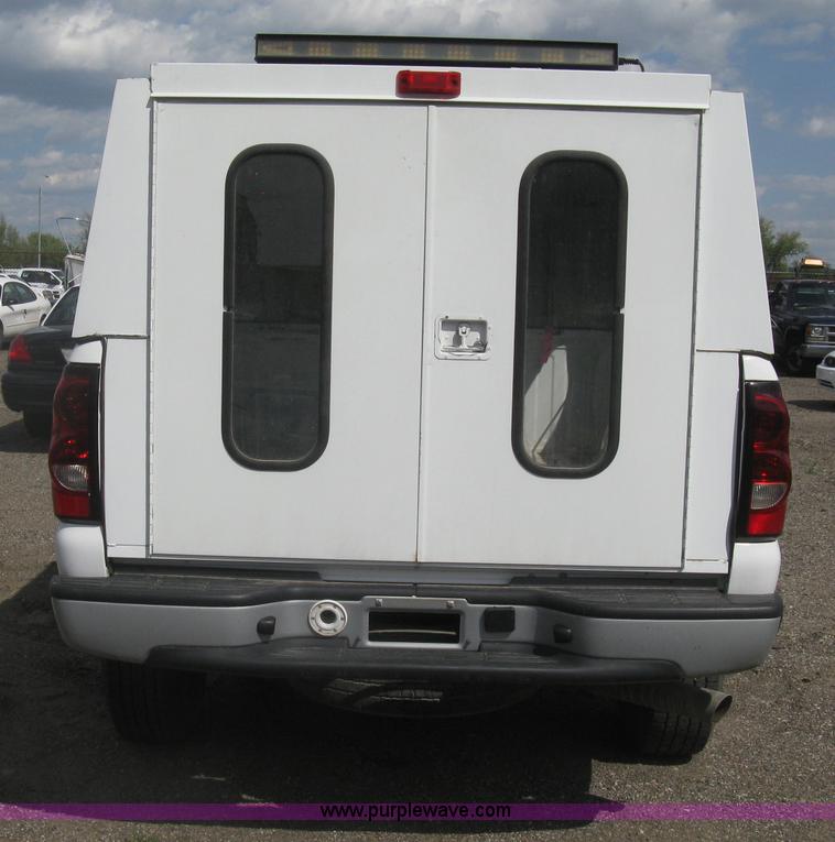 image for item AS9150 2006 Chevrolet Silverado 2500HD Crew Cab pickup truck