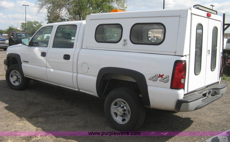 image for item AS9150 2006 Chevrolet Silverado 2500HD Crew Cab pickup truck