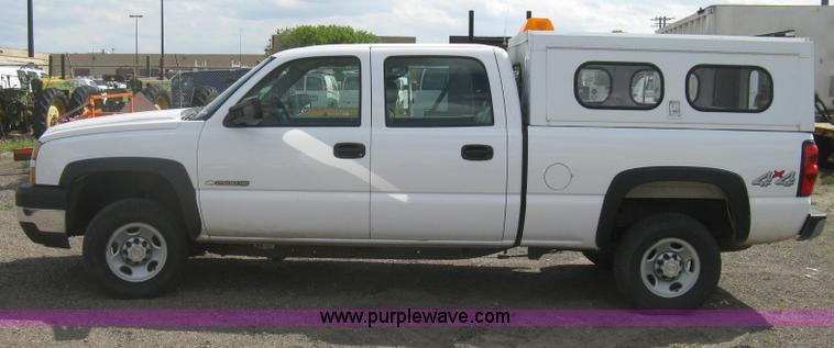 image for item AS9150 2006 Chevrolet Silverado 2500HD Crew Cab pickup truck