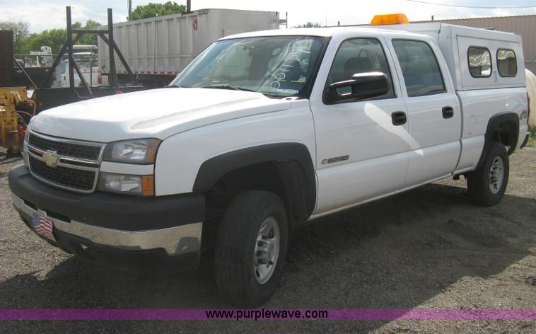 image for item AS9150 2006 Chevrolet Silverado 2500HD Crew Cab pickup truck