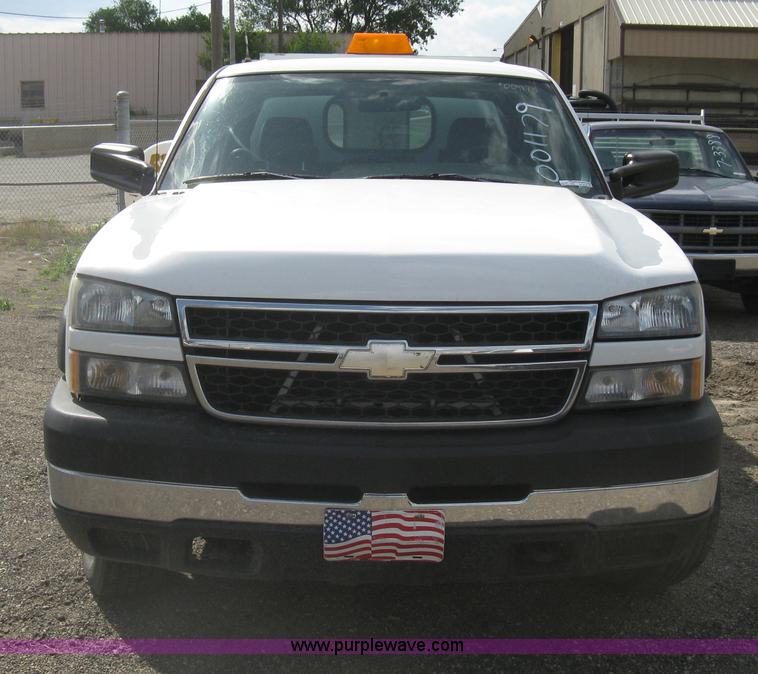 image for item AS9150 2006 Chevrolet Silverado 2500HD Crew Cab pickup truck