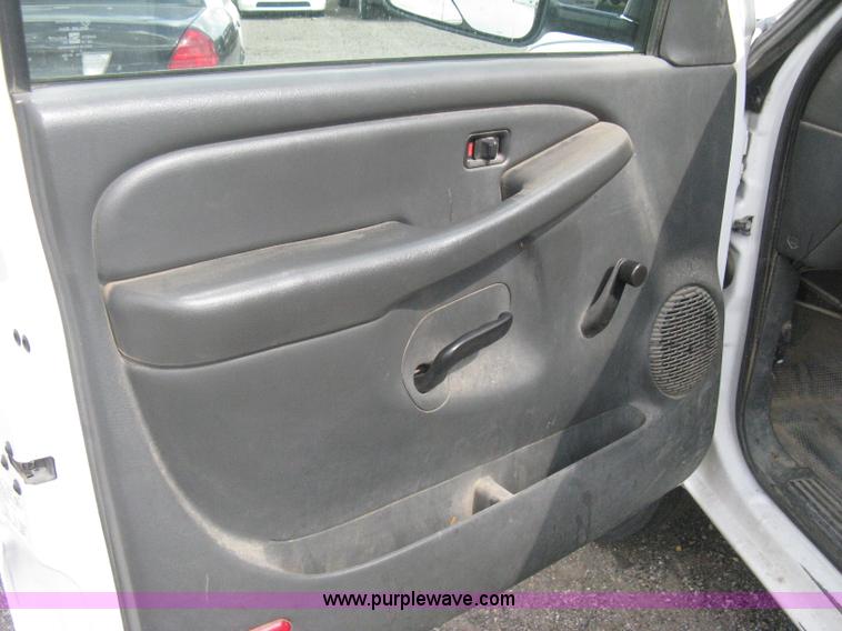 image for item AS9150 2006 Chevrolet Silverado 2500HD Crew Cab pickup truck