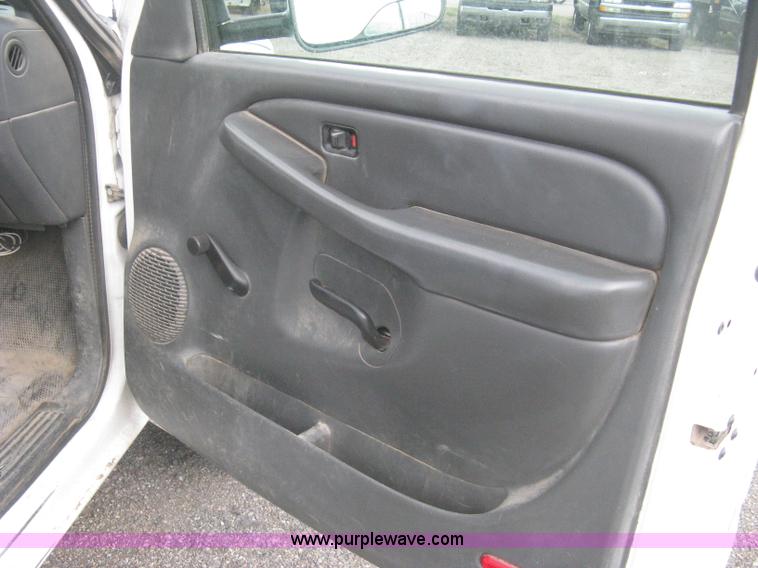 image for item AS9150 2006 Chevrolet Silverado 2500HD Crew Cab pickup truck