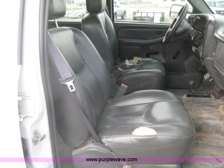 image for item AS9150 2006 Chevrolet Silverado 2500HD Crew Cab pickup truck