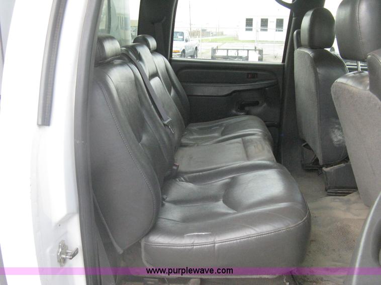 image for item AS9150 2006 Chevrolet Silverado 2500HD Crew Cab pickup truck