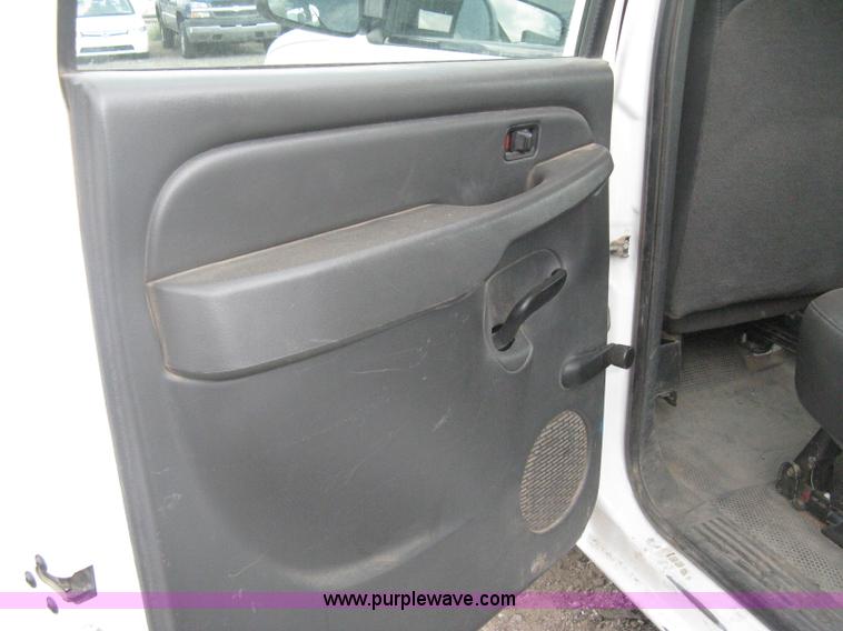 image for item AS9150 2006 Chevrolet Silverado 2500HD Crew Cab pickup truck