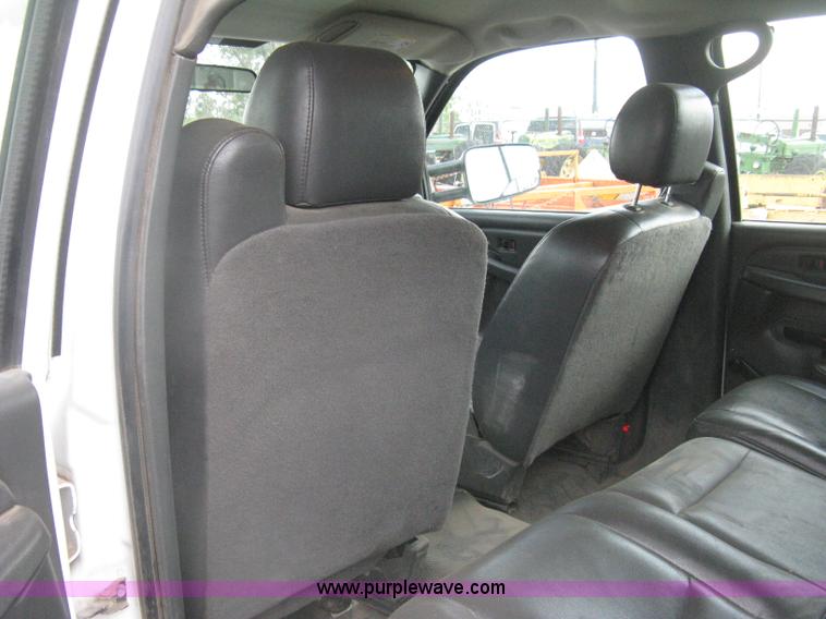 image for item AS9150 2006 Chevrolet Silverado 2500HD Crew Cab pickup truck