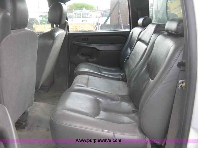 image for item AS9150 2006 Chevrolet Silverado 2500HD Crew Cab pickup truck