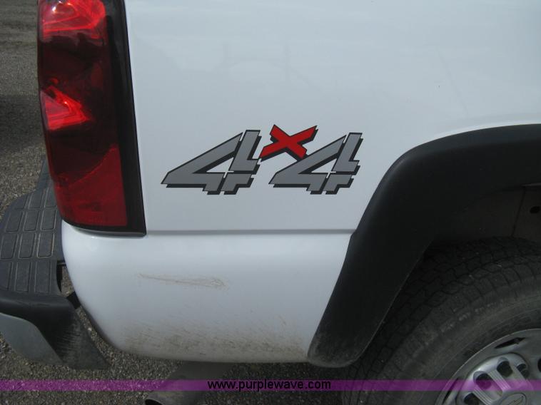 image for item AS9150 2006 Chevrolet Silverado 2500HD Crew Cab pickup truck