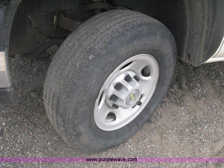 image for item AS9150 2006 Chevrolet Silverado 2500HD Crew Cab pickup truck