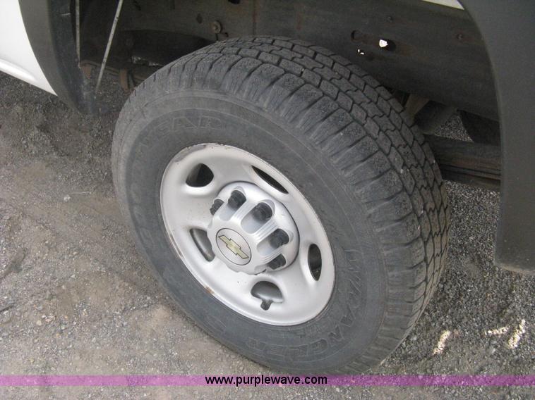 image for item AS9150 2006 Chevrolet Silverado 2500HD Crew Cab pickup truck