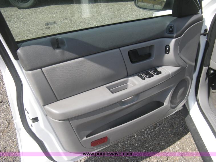 image for item AS9154 2006 Ford Taurus SE