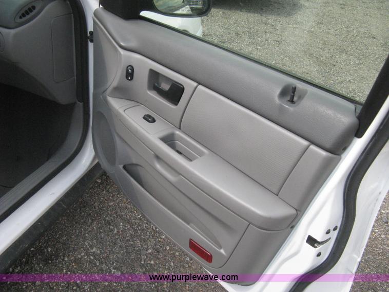 image for item AS9154 2006 Ford Taurus SE