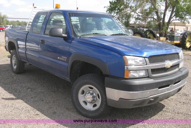 image for item AS9157 2003 Chevrolet Silverado 2500HD Ext. Cab pickup truck