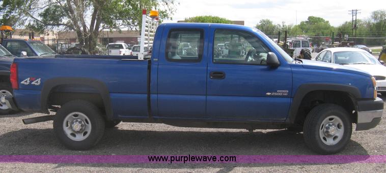 image for item AS9157 2003 Chevrolet Silverado 2500HD Ext. Cab pickup truck