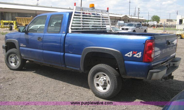 image for item AS9157 2003 Chevrolet Silverado 2500HD Ext. Cab pickup truck