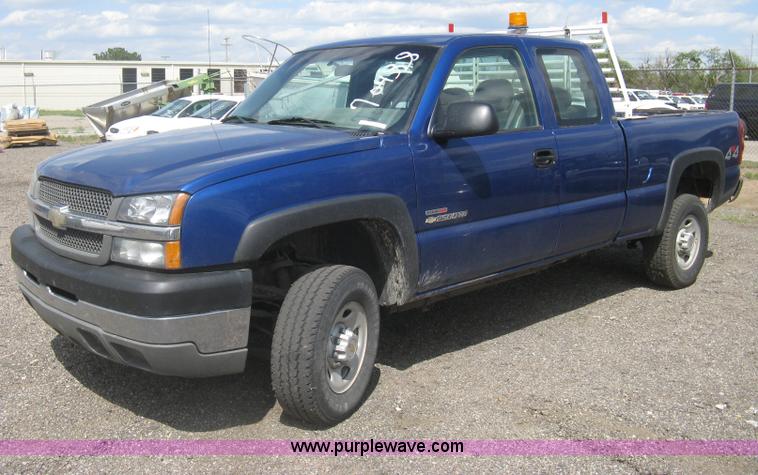 image for item AS9157 2003 Chevrolet Silverado 2500HD Ext. Cab pickup truck