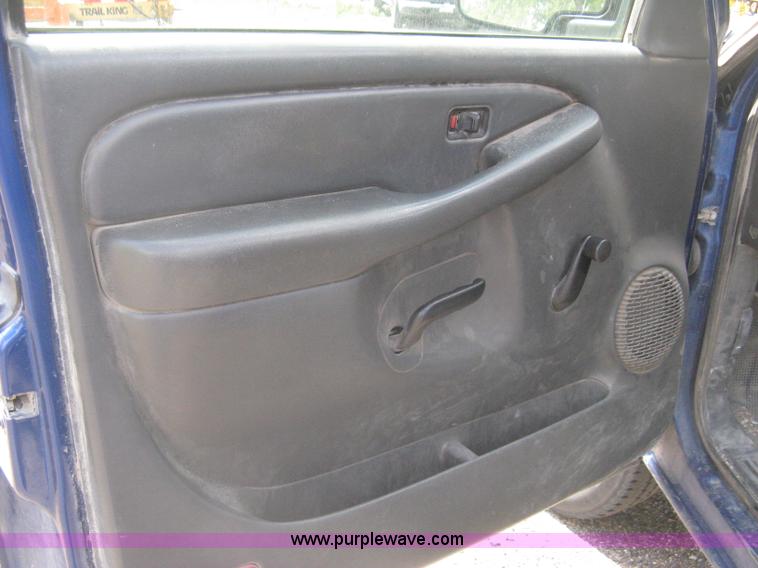 image for item AS9157 2003 Chevrolet Silverado 2500HD Ext. Cab pickup truck