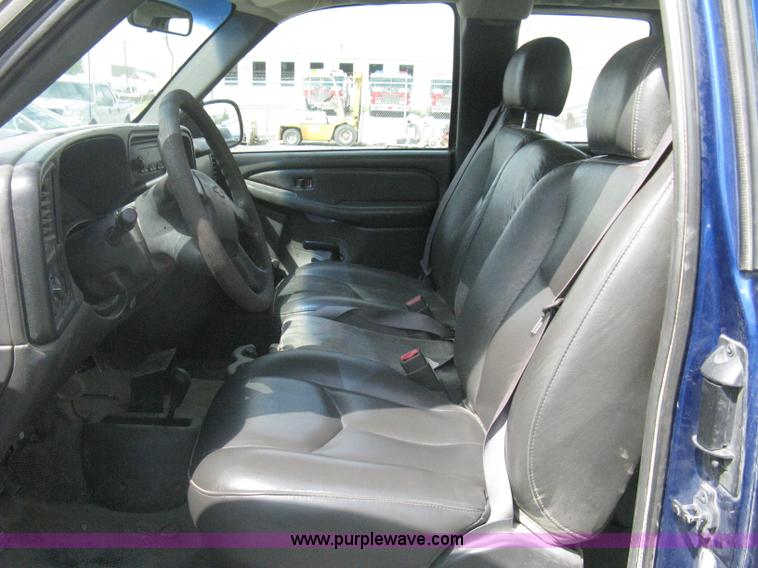 image for item AS9157 2003 Chevrolet Silverado 2500HD Ext. Cab pickup truck