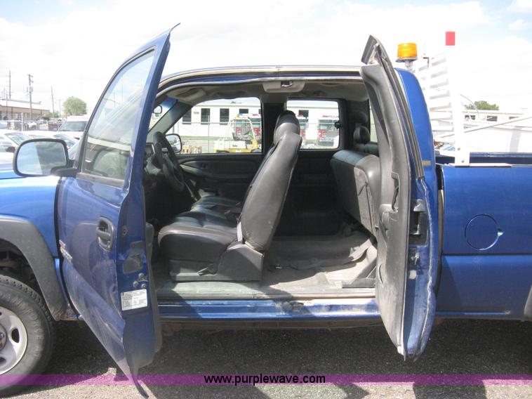image for item AS9157 2003 Chevrolet Silverado 2500HD Ext. Cab pickup truck