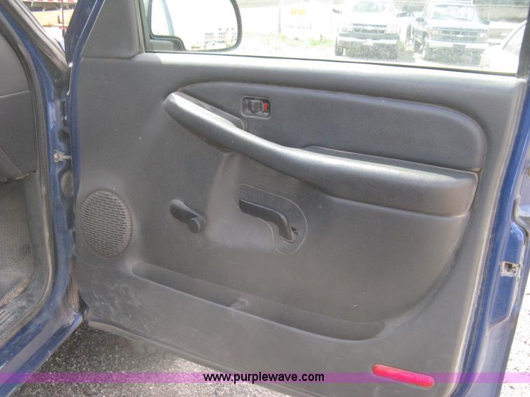 image for item AS9157 2003 Chevrolet Silverado 2500HD Ext. Cab pickup truck