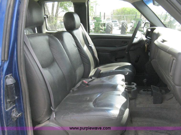 image for item AS9157 2003 Chevrolet Silverado 2500HD Ext. Cab pickup truck