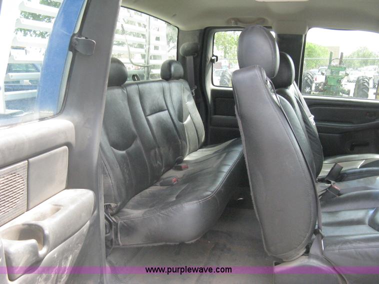 image for item AS9157 2003 Chevrolet Silverado 2500HD Ext. Cab pickup truck