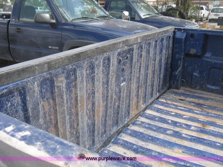 image for item AS9157 2003 Chevrolet Silverado 2500HD Ext. Cab pickup truck