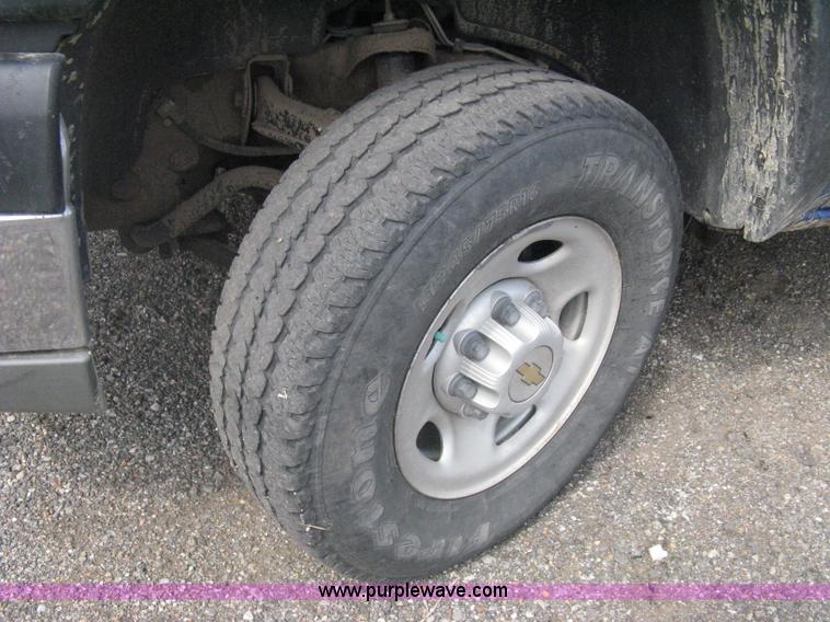 image for item AS9157 2003 Chevrolet Silverado 2500HD Ext. Cab pickup truck