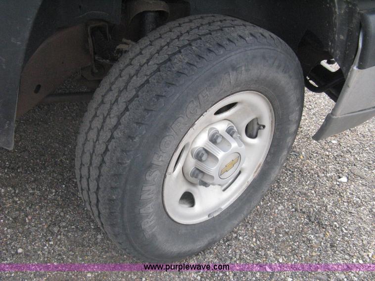 image for item AS9157 2003 Chevrolet Silverado 2500HD Ext. Cab pickup truck