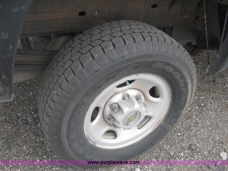 image for item AS9157 2003 Chevrolet Silverado 2500HD Ext. Cab pickup truck