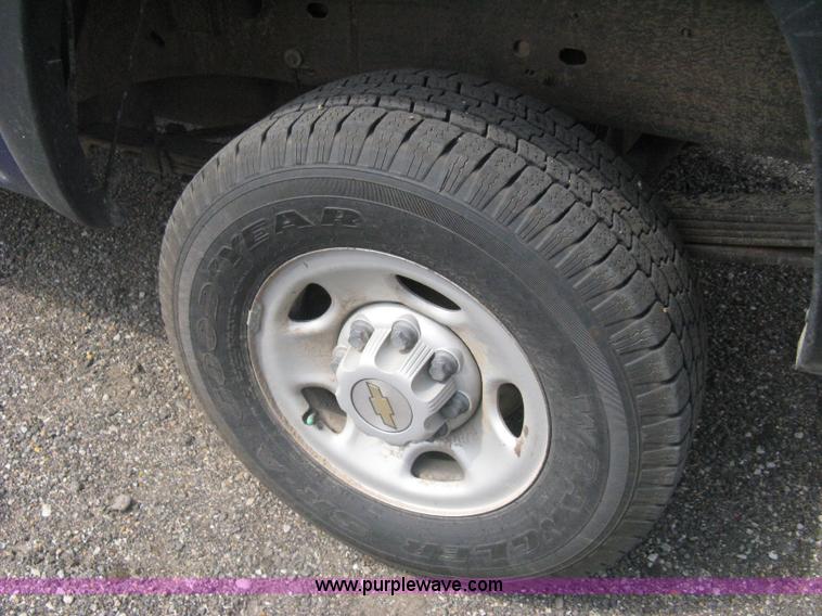 image for item AS9157 2003 Chevrolet Silverado 2500HD Ext. Cab pickup truck