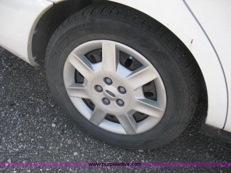image for item AS9160 2006 Ford Taurus SE