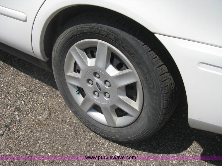 image for item AS9160 2006 Ford Taurus SE