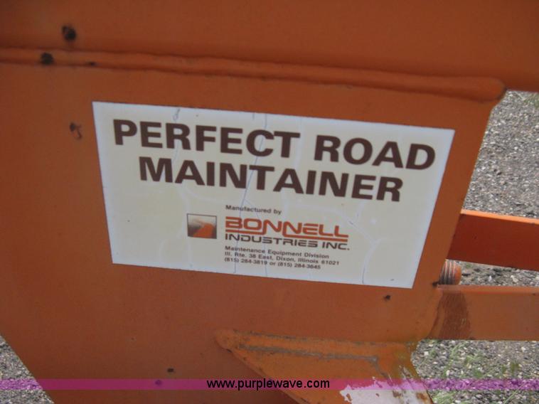 image for item AS9188 2002 Bonnell 272 road maintainer