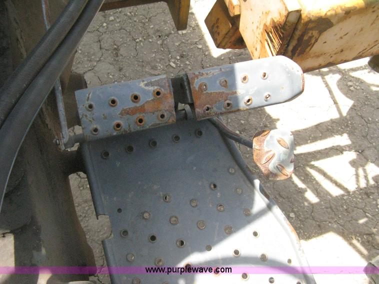 image for item AS9199 1999 New Holland 3930 tractor