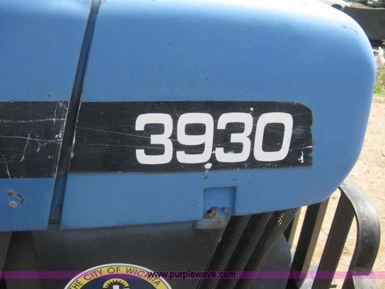 image for item AS9199 1999 New Holland 3930 tractor
