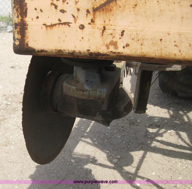 image for item AS9199 1999 New Holland 3930 tractor