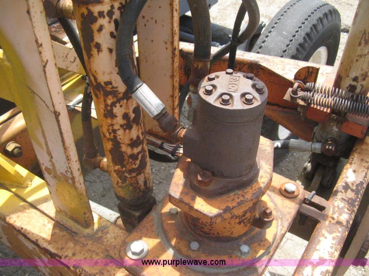 image for item AS9199 1999 New Holland 3930 tractor