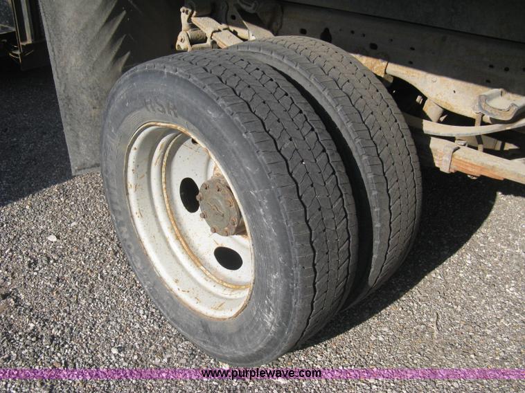 image for item AS9210 2001 Ford F450 XL Super Duty dump bed truck