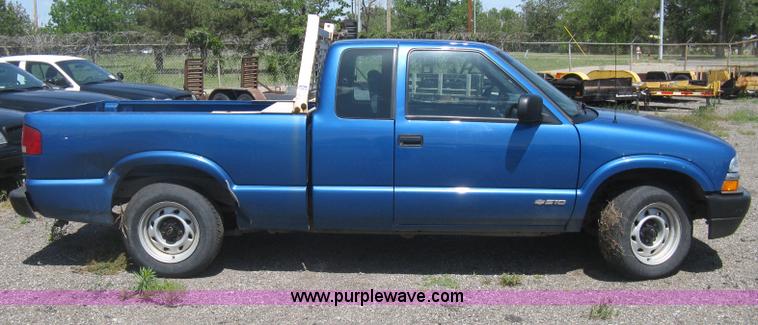 image for item AS9220 2001 Chevy S10 Ext. Cab pickup truck