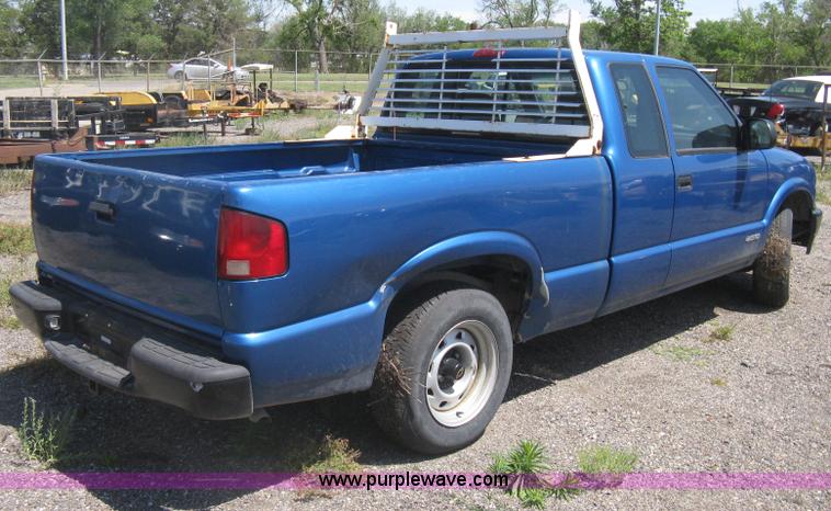 image for item AS9220 2001 Chevy S10 Ext. Cab pickup truck