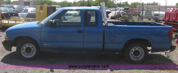image for item AS9220 2001 Chevy S10 Ext. Cab pickup truck