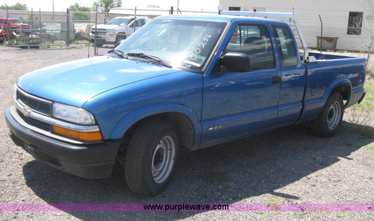 image for item AS9220 2001 Chevy S10 Ext. Cab pickup truck
