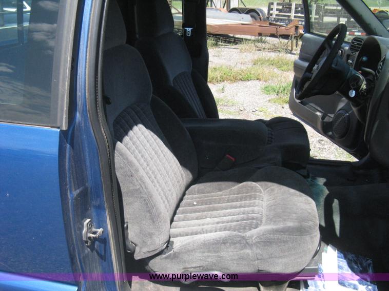 image for item AS9220 2001 Chevy S10 Ext. Cab pickup truck