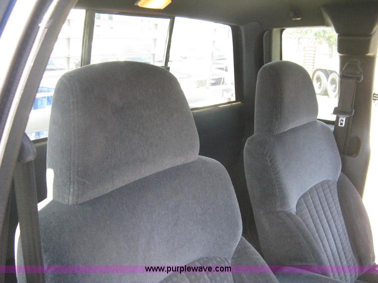 image for item AS9220 2001 Chevy S10 Ext. Cab pickup truck