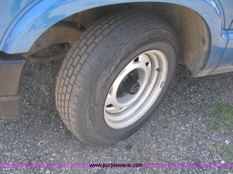 image for item AS9220 2001 Chevy S10 Ext. Cab pickup truck