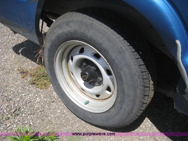 image for item AS9220 2001 Chevy S10 Ext. Cab pickup truck