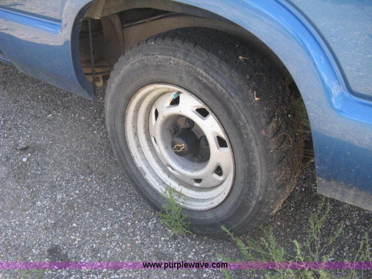 image for item AS9220 2001 Chevy S10 Ext. Cab pickup truck