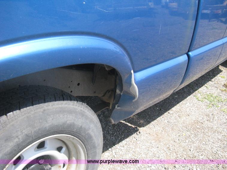 image for item AS9220 2001 Chevy S10 Ext. Cab pickup truck